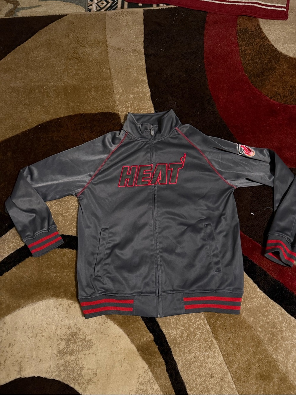 NBA Miami Heat team jacket great look and feel boys XL/men’s S/M